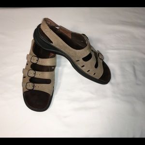 Clarks Springers Tan 3 Buckle Strap Slingback Leather Sandals 9.5M MADE IN ITALY